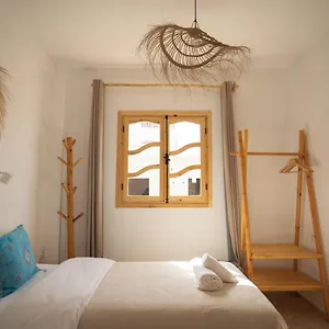 Surf And Friends Lodge